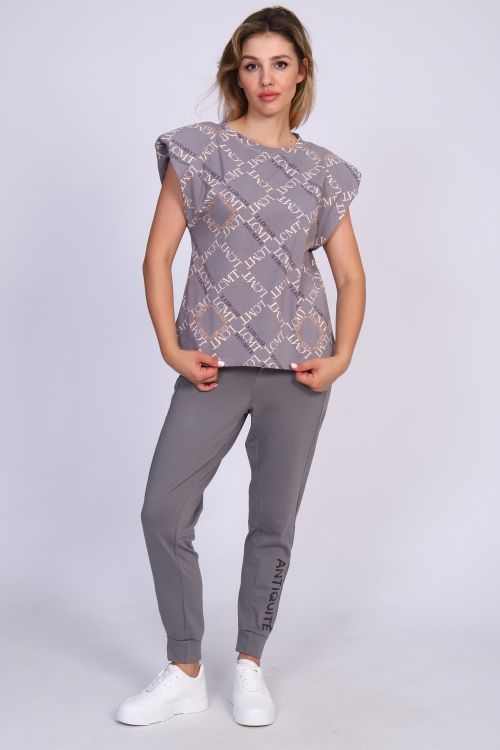 Женский костюм с брюками и футболкой 347