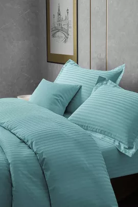 Постельное белье сатин страйп с простыней на резинке в подарочной упаковке - Лазурный
