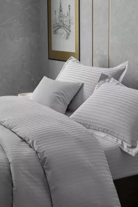 Постельное белье сатин страйп с простыней на резинке в подарочной упаковке - Серо-голубой