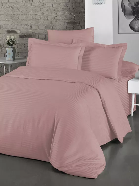 Постельное белье сатин страйп с простыней на резинке в подарочной упаковке - Розовая пудра