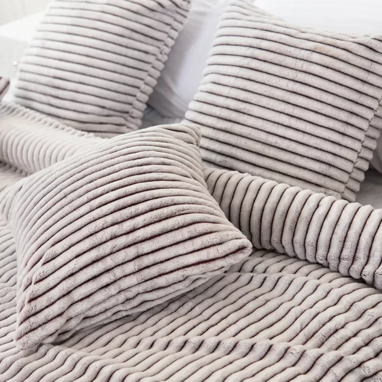 Вертикаль(герань) наволочка декор. велсофт