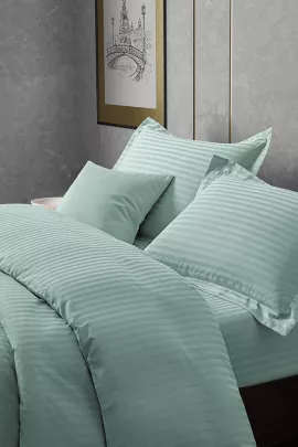 Постельное белье сатин страйп с простыней на резинке в подарочной упаковке - Нежная мята